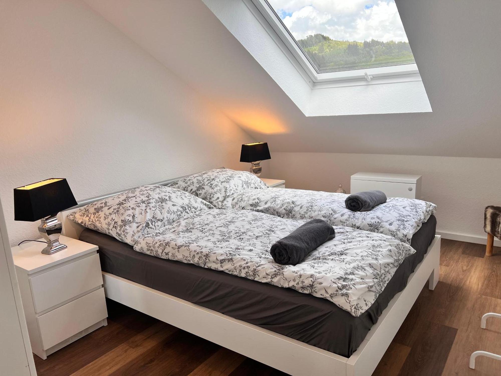 Gemuetliche 3-Zimmer-Wohnung Mit Panoramablick Und Kostenlosem Ueberdachten Parkplatz Winterberg Exterior photo
