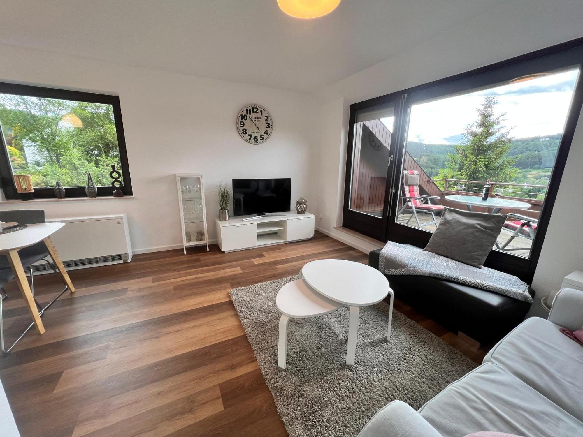 Gemuetliche 3-Zimmer-Wohnung Mit Panoramablick Und Kostenlosem Ueberdachten Parkplatz Winterberg Exterior photo