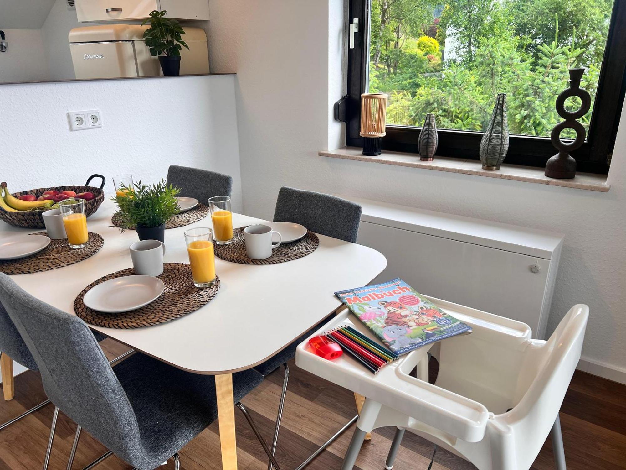 Gemuetliche 3-Zimmer-Wohnung Mit Panoramablick Und Kostenlosem Ueberdachten Parkplatz Winterberg Exterior photo